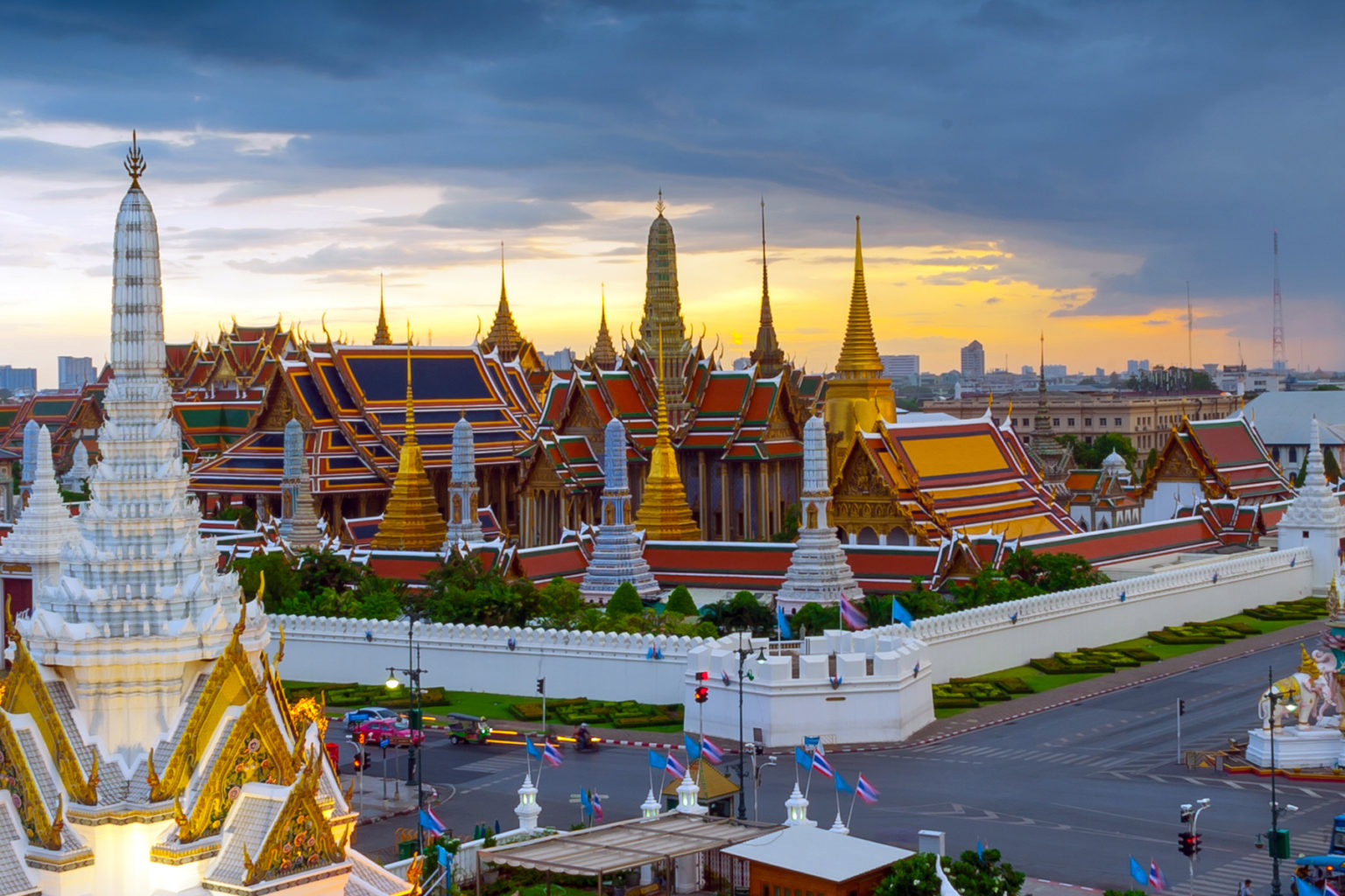 Wat Phra Kaew Nidhi Holidays
