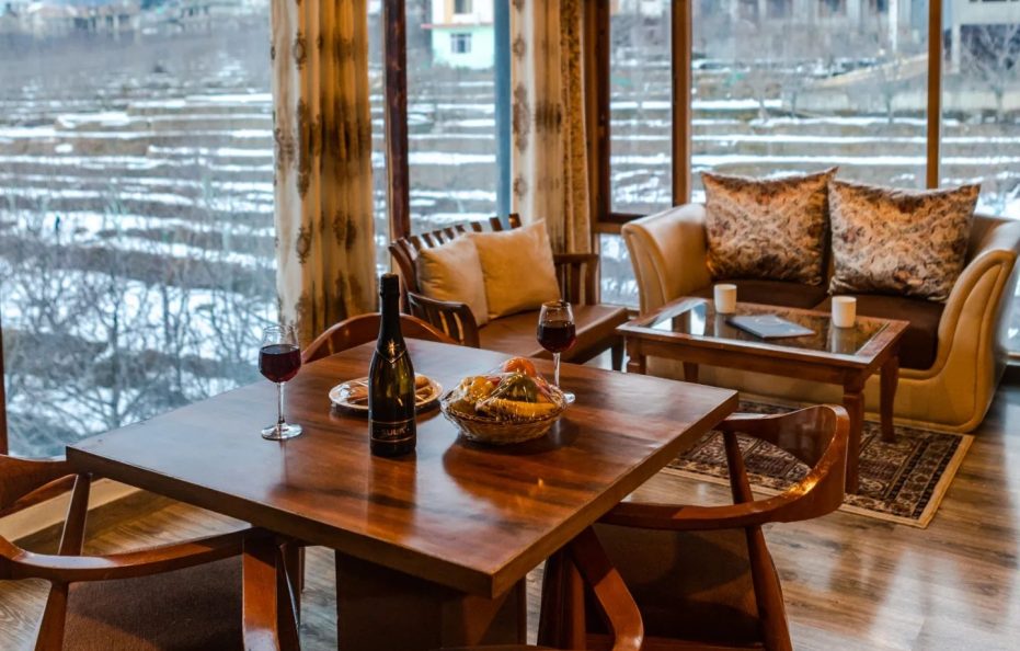 Maharaja Suite with Jacuzzi – Mountain View