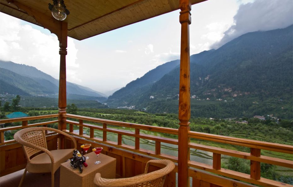 Honeymoon Suite with Jacuzzi – Mountain View