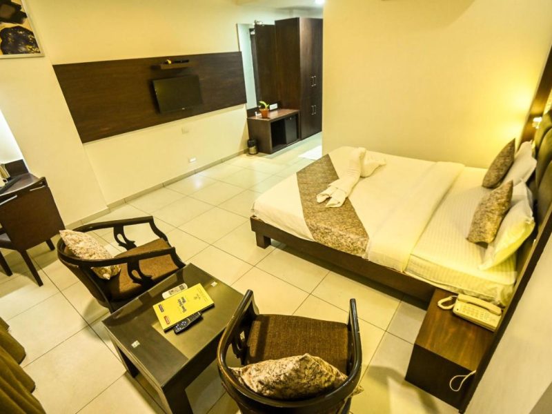 EXECUTIVE SUITE